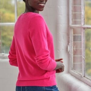 100% Cashmere Peck & Peck Hot Pink V-Neck Sweater With Navy Trim